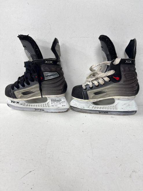 Vist Large View of Product Image Which is Used Bauer VAPOR XIX Youth Hockey Skate Youth 13.5