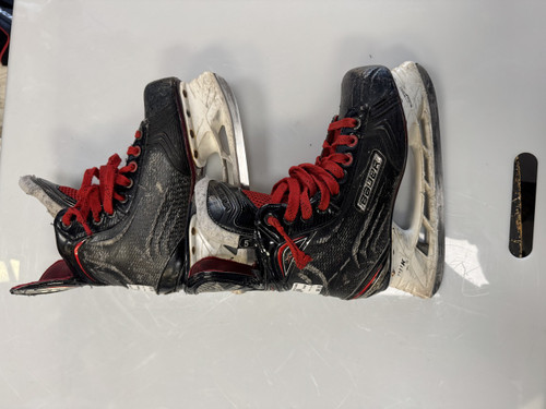 Vist Large View of Product Image Which is Used Bauer X700 Intermediate Hockey Skate Intermediate 5.0