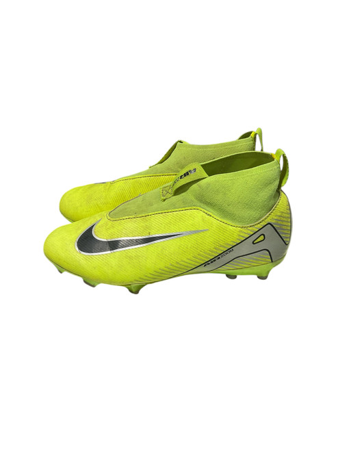 Vist Large View of Product Image Which is Used Nike Soccer Cleats Yellow Junior 03