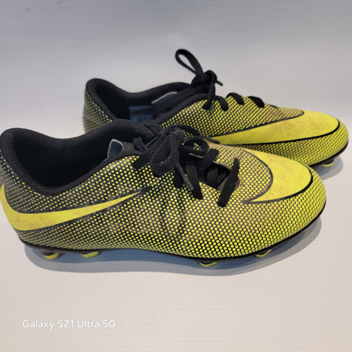 Vist Large View of Product Image Which is Used Nike Soccer Cleats Yellow Junior 03