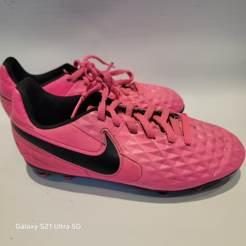 Vist Large View of Product Image Which is Used Nike Soccer Cleats Pink Junior 01.5