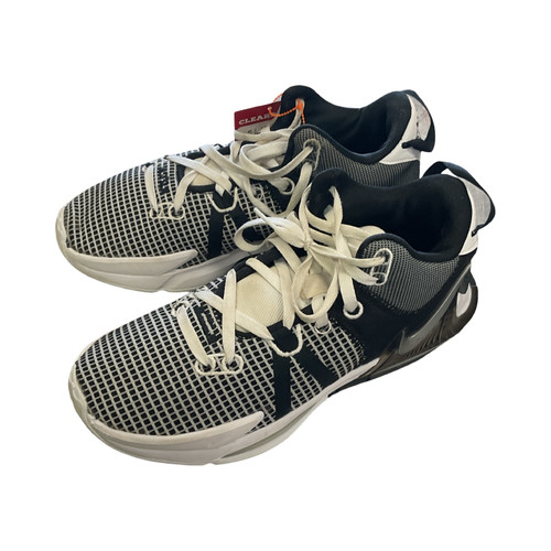 Vist Large View of Product Image Which is Nike Basketball Shoes M Black Senior 10.5