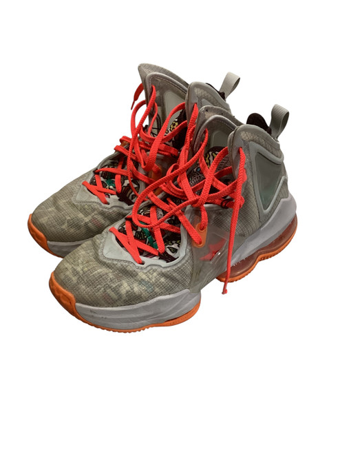 Used Nike LEBRON CHOSEN ONE Basketball Shoes M White Youth 07.0 11884-S000053006 Vist Large View of Product Image Which is Used Nike LEBRON CHOSEN ONE Basketball Shoes M White Youth 07.0