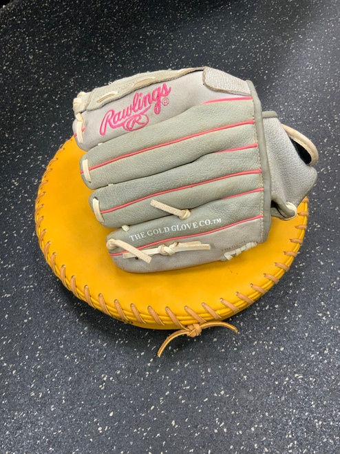 Vist Large View of Product Image Which is Used Rawlings SURE CATCH SCSB105P RH Throw Fastpitch Gloves Grey 10 1/2"