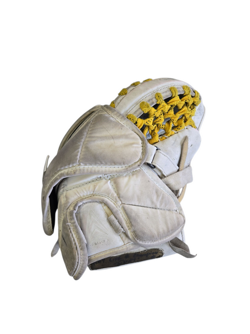 Used Bauer S170 Junior Goalie Catcher White 11617-S000331945 Vist Large View of Product Image Which is Used Bauer S170 Junior Goalie Catcher White
