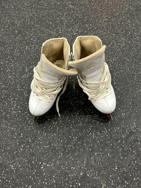 Vist Large View of Product Image Which is Used Jackson MYSTIQUE WomensFigure Skate White Senior 5.5