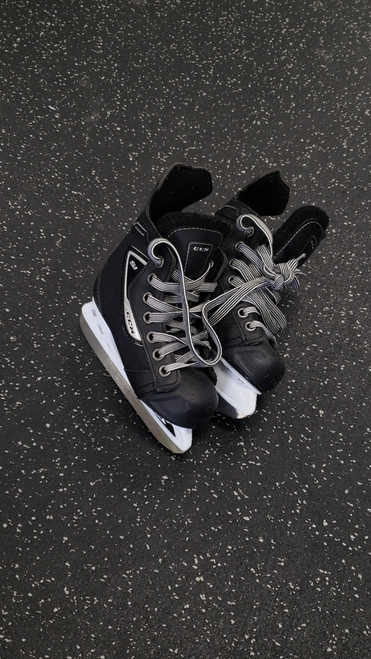 Vist Large View of Product Image Which is Used CCM SI Youth Hockey Skate Youth 10.0