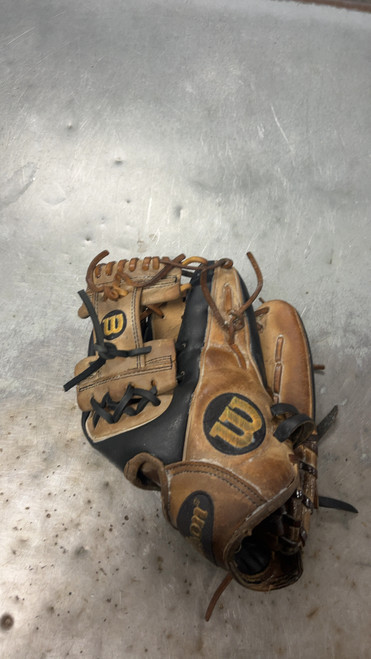 Vist Large View of Product Image Which is Used Wilson A2000 BB/SB Glove RH Throw None 11 1/2"