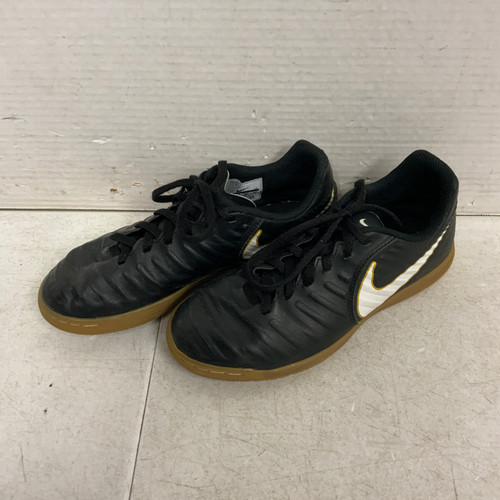 Vist Large View of Product Image Which is Used Nike Soccer Indoor Shoes Black Junior 04