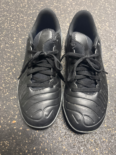Vist Large View of Product Image Which is Used Nike Soccer Indoor Shoes Black Senior 6