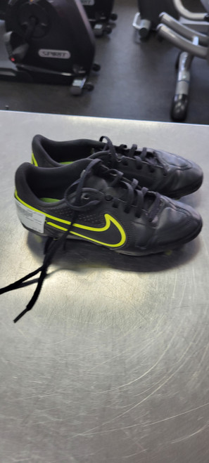 Vist Large View of Product Image Which is Used Nike Soccer Cleats Black Junior 03.5