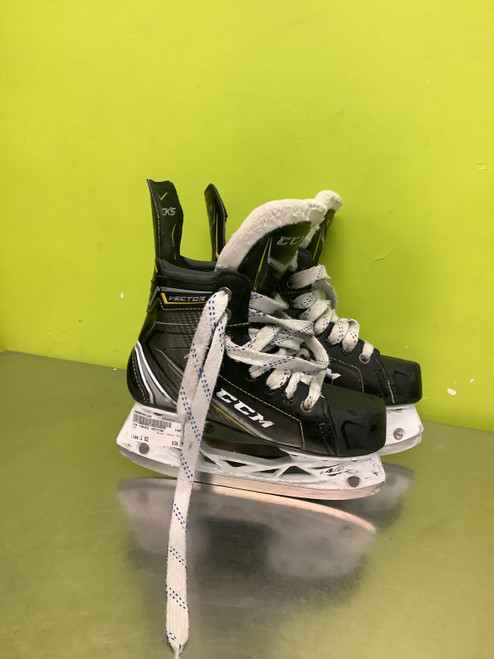 Vist Large View of Product Image Which is Used CCM TACKS VECTOR Junior Hockey Skate Junior 02