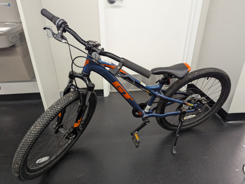 Vist Large View of Product Image Which is Used GT STOMPER PRO Mountain Bike Boys Royal Blue 24"