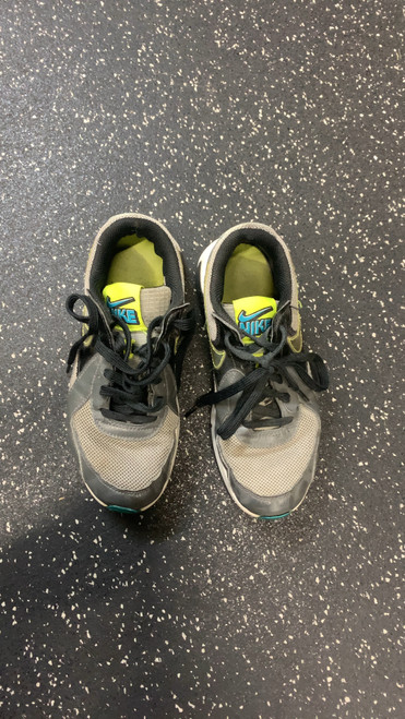 Vist Large View of Product Image Which is Used Nike Running/X-Train Shoes Y Grey Junior 04