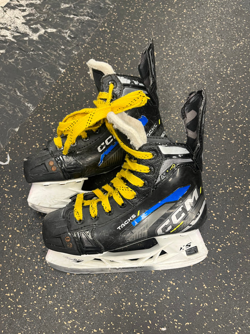 Vist Large View of Product Image Which is Used CCM TACKS AS580 Junior Hockey Skate Junior 02.5