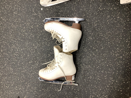 Vist Large View of Product Image Which is Used Jackson CLASSIQUE Girls Figure Skate White Junior 03.5