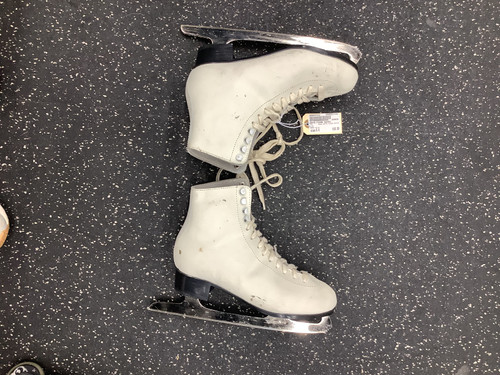Used WHITE FIGURE SKATES WomensFigure Skate White Senior 8 11162-S000437312 Vist Large View of Product Image Which is Used WHITE FIGURE SKATES WomensFigure Skate White Senior 8
