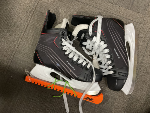 Vist Large View of Product Image Which is Used Tour TR750 Senior Hockey Skate Black Senior 10
