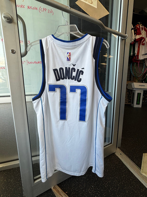 Vist Large View of Product Image Which is Used Nike Basketball Adult Top White XL