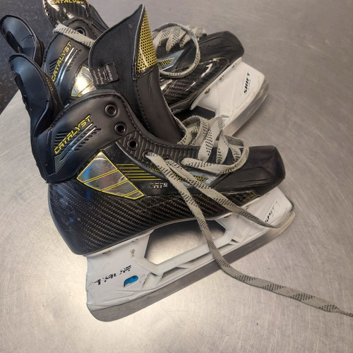 Vist Large View of Product Image Which is Used True CATALYST CAT9 Junior Hockey Skate Junior 05