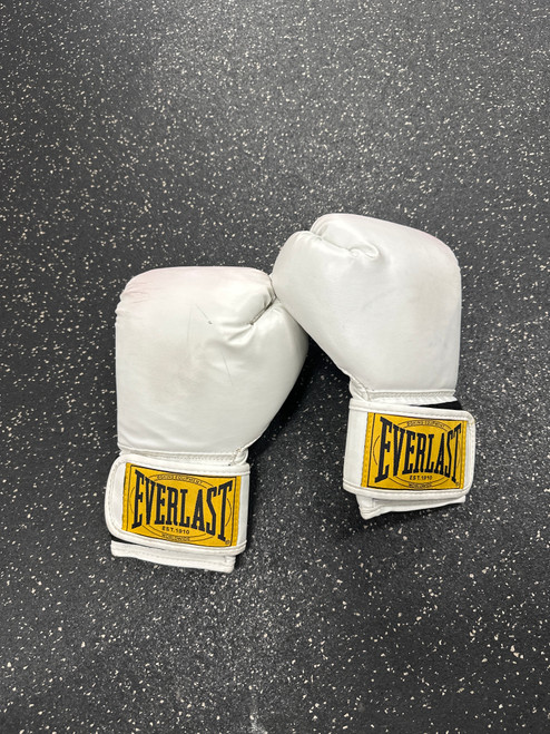 Vist Large View of Product Image Which is Used Everlast Boxing Gloves White Senior