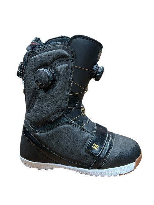 Used DC Shoes Mora Womens Snowboard Boots Size 8.5 10313-S000272713 Vist Large View of Product Image Which is Used DC Shoes Mora Womens Snowboard Boots Size 8.5