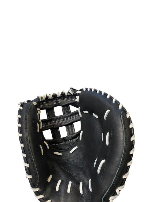 Vist Large View of Product Image Which is Used Wilson A700 BB/SB Catchers RH Throw White 33"