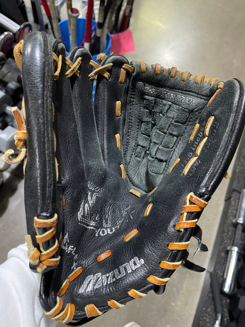 Vist Large View of Product Image Which is Used Mizuno MVP YOUTH BB/SB Glove LH Throw Black 11 1/2"
