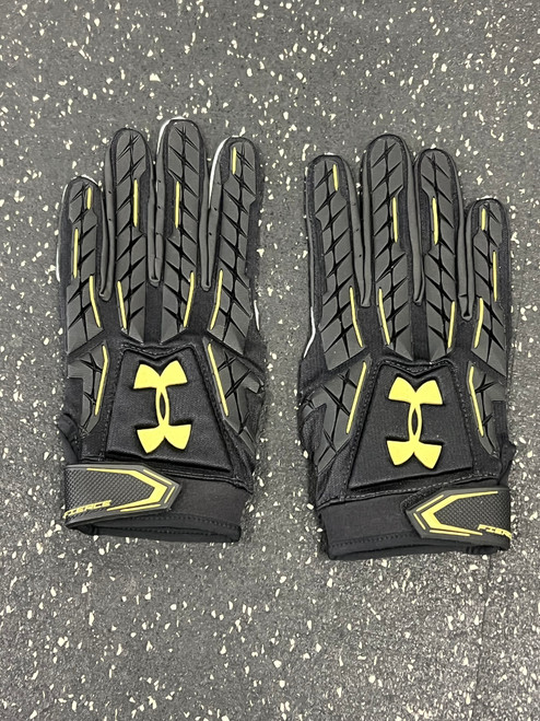 Vist Large View of Product Image Which is Used Under Armour FIERCE FB Gloves Black XL