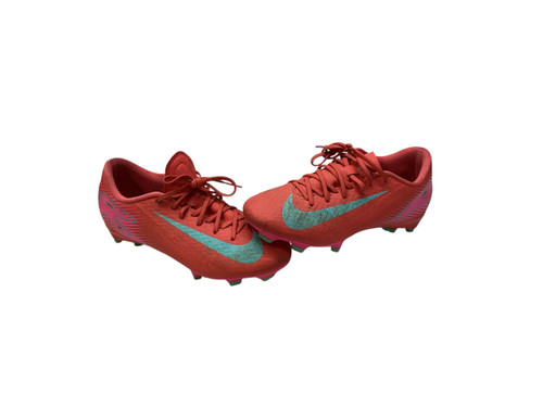Vist Large View of Product Image Which is Used Nike Soccer Cleats Coral Junior 04.5