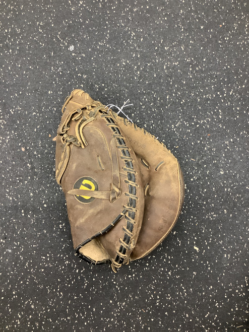 Vist Large View of Product Image Which is Used Wilson A1S71 BB/SB Catchers RH Throw Brown 32 1/2"