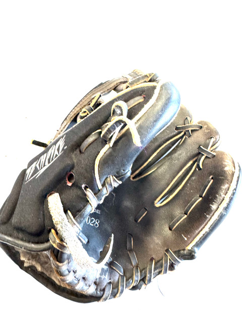 Vist Large View of Product Image Which is Used Mizuno TEC FIRE BB/SB Glove RH Throw Black 9"