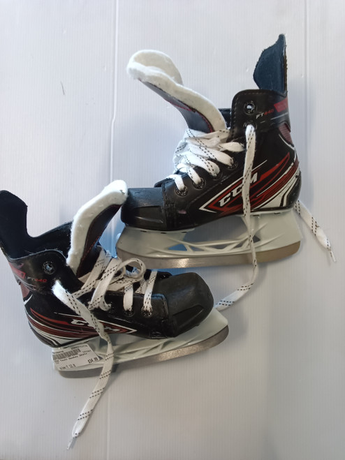 Vist Large View of Product Image Which is Used CCM Youth Hockey Skate Youth 12.0