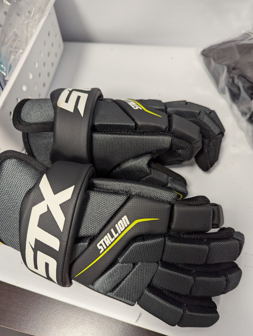 Vist Large View of Product Image Which is Used STX STALLION 200 GLOVES Lacrosse Gloves Junior Black MD