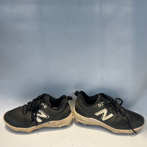 Vist Large View of Product Image Which is Used New Balance BLACK AND WHITE CLEATS BB/SB Cleats Black Youth 10.0