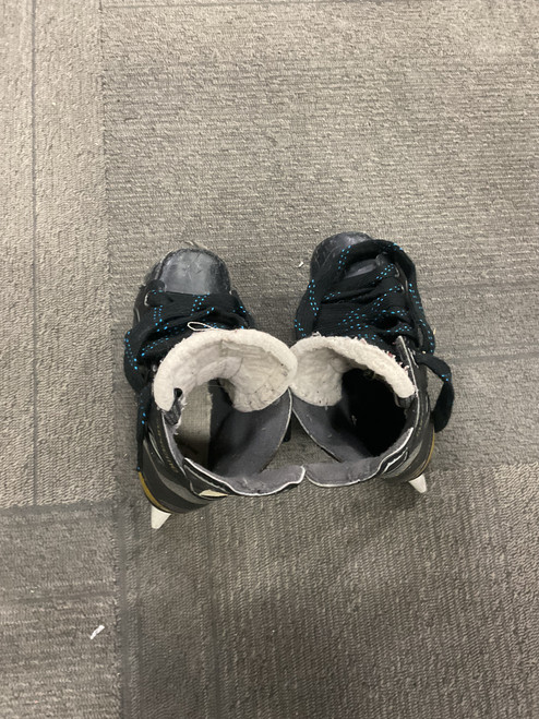 Vist Large View of Product Image Which is Used Bauer SUPREME Junior Hockey Skate Adjustable