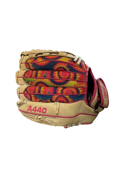 Vist Large View of Product Image Which is Used Wilson A440 FLASH RH Throw Fastpitch Gloves White 12"