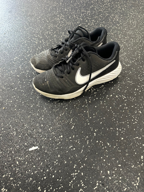Vist Large View of Product Image Which is Used Nike ALPHA HURACHE 3 TF GS BB/SB Cleats Black Youth 06.0