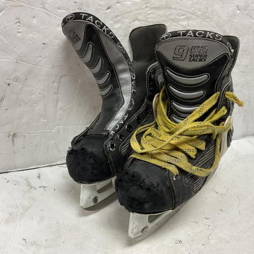 Vist Large View of Product Image Which is Used CCM 952 SUPER TACKS Junior Hockey Skate Junior 03
