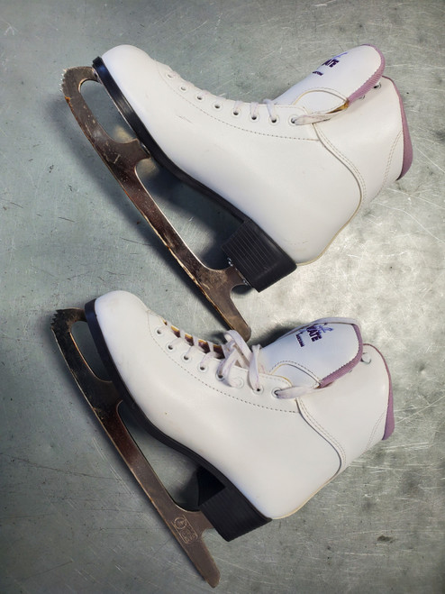 Vist Large View of Product Image Which is Used Jackson SOFT SKATE WomensFigure Skate White Senior 9