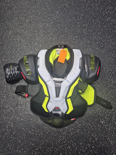 Vist Large View of Product Image Which is Used Bauer VAPOR HYPERLITE Junior Shoulder Pads MD