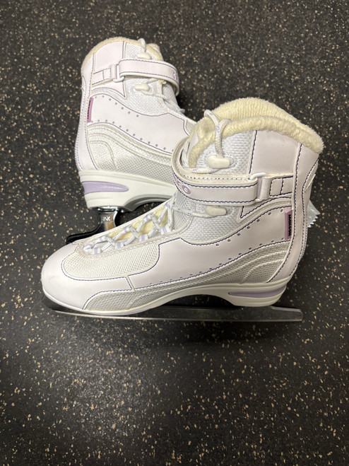 Vist Large View of Product Image Which is Used Camelbak CAMEO WomensFigure Skate White Senior 9