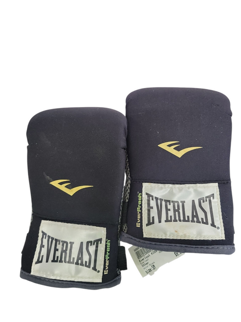 Vist Large View of Product Image Which is Used Everlast KIDS GLOVES Heavy Bag Gloves Black SM
