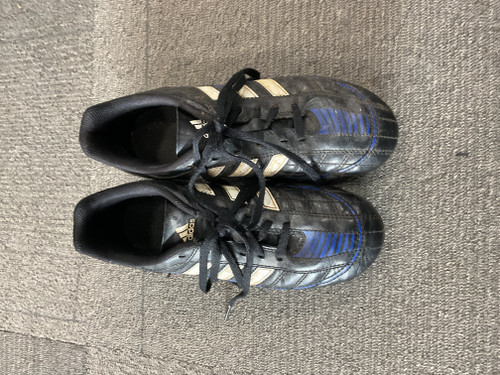 Vist Large View of Product Image Which is Used Adidas PUNTERO Soccer Cleats Black And Navy Blue Junior 05