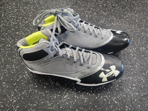 Vist Large View of Product Image Which is New Under Armour Heater Mid Senior 13.5