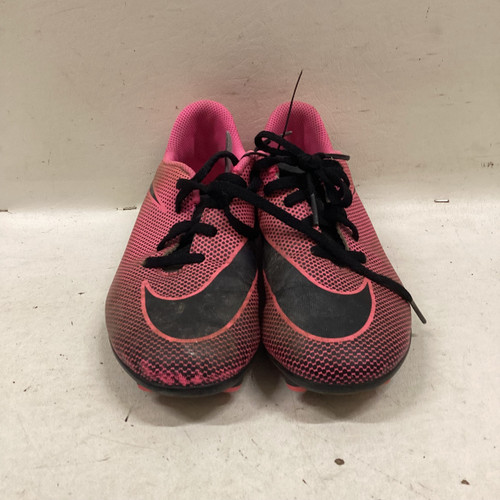 Vist Large View of Product Image Which is Used Adidas Soccer Cleats Black And Pink Junior 04