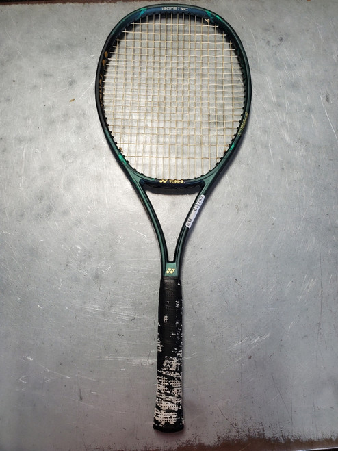 Vist Large View of Product Image Which is Used Yonex VCORE PRO 97 HD Adult Tennis Racquet Green 4 3/8"