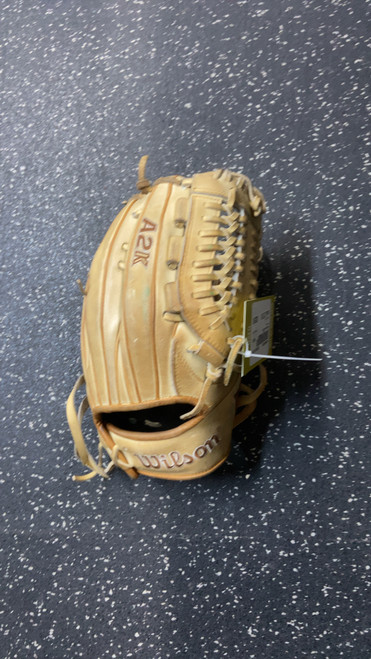 Vist Large View of Product Image Which is Used Wilson A2K BB/SB Glove RH Throw Tan 11 3/4"