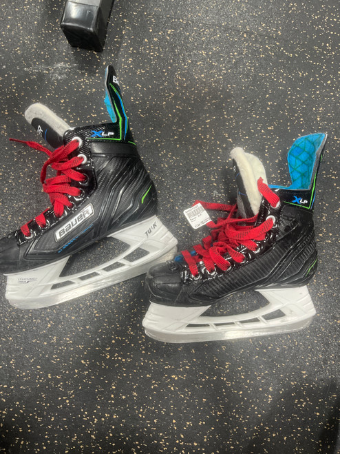 Vist Large View of Product Image Which is Used Bauer XLP Youth Hockey Skate Adjustable