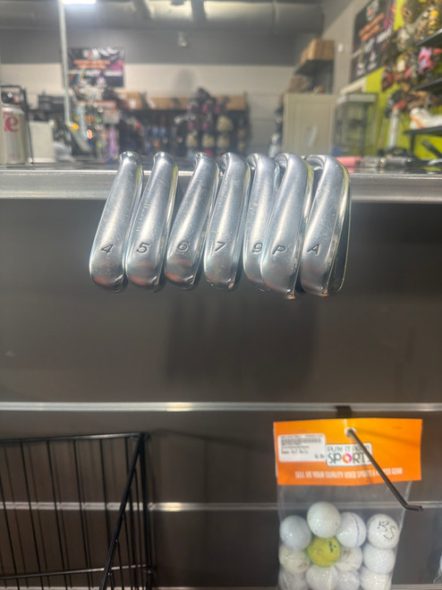 Vist Large View of Product Image Which is Used Taylormade R9 Mens Iron Set RH 4I-GW/AW